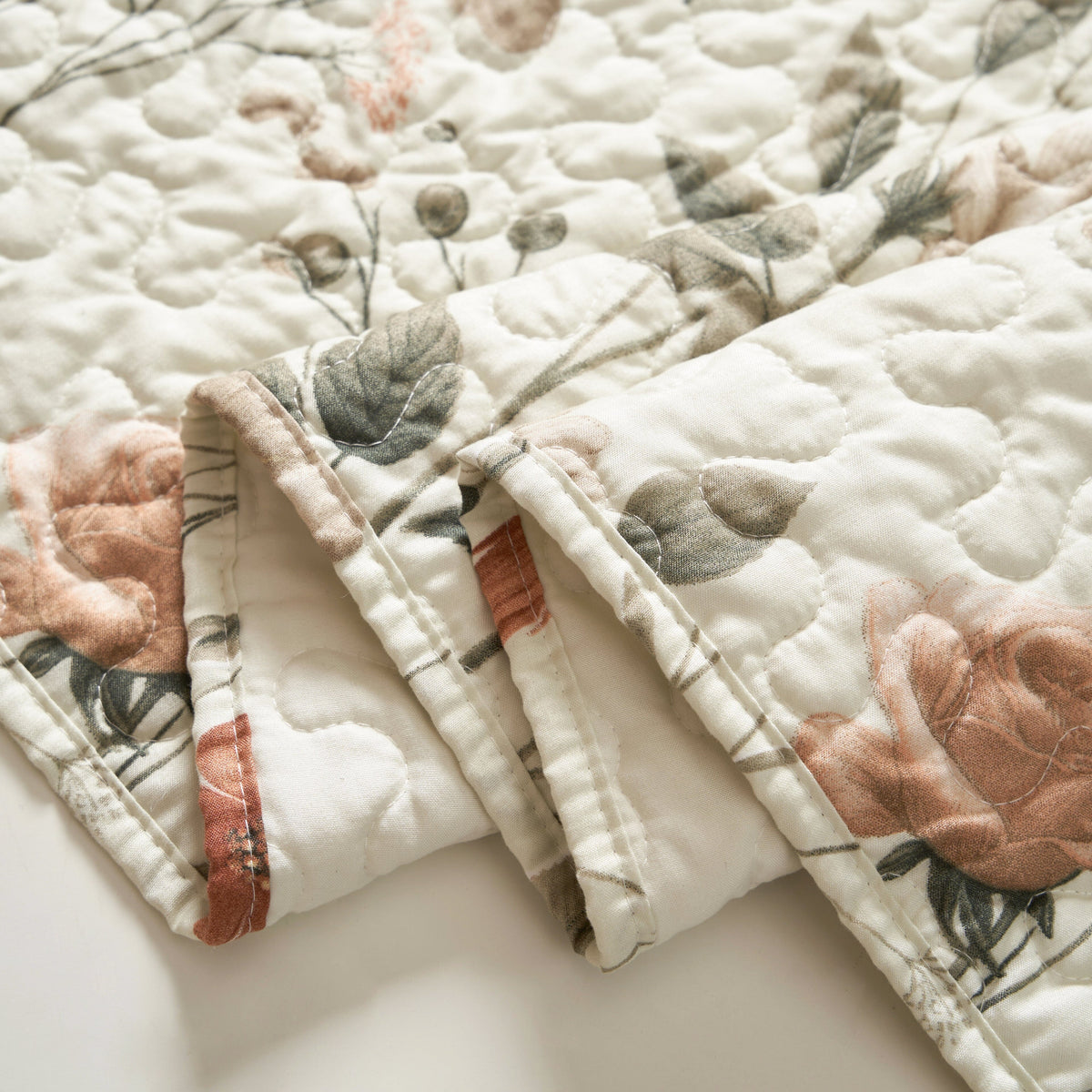 DaDalogy Enchanted Meadow Reversible Floral Table Runner