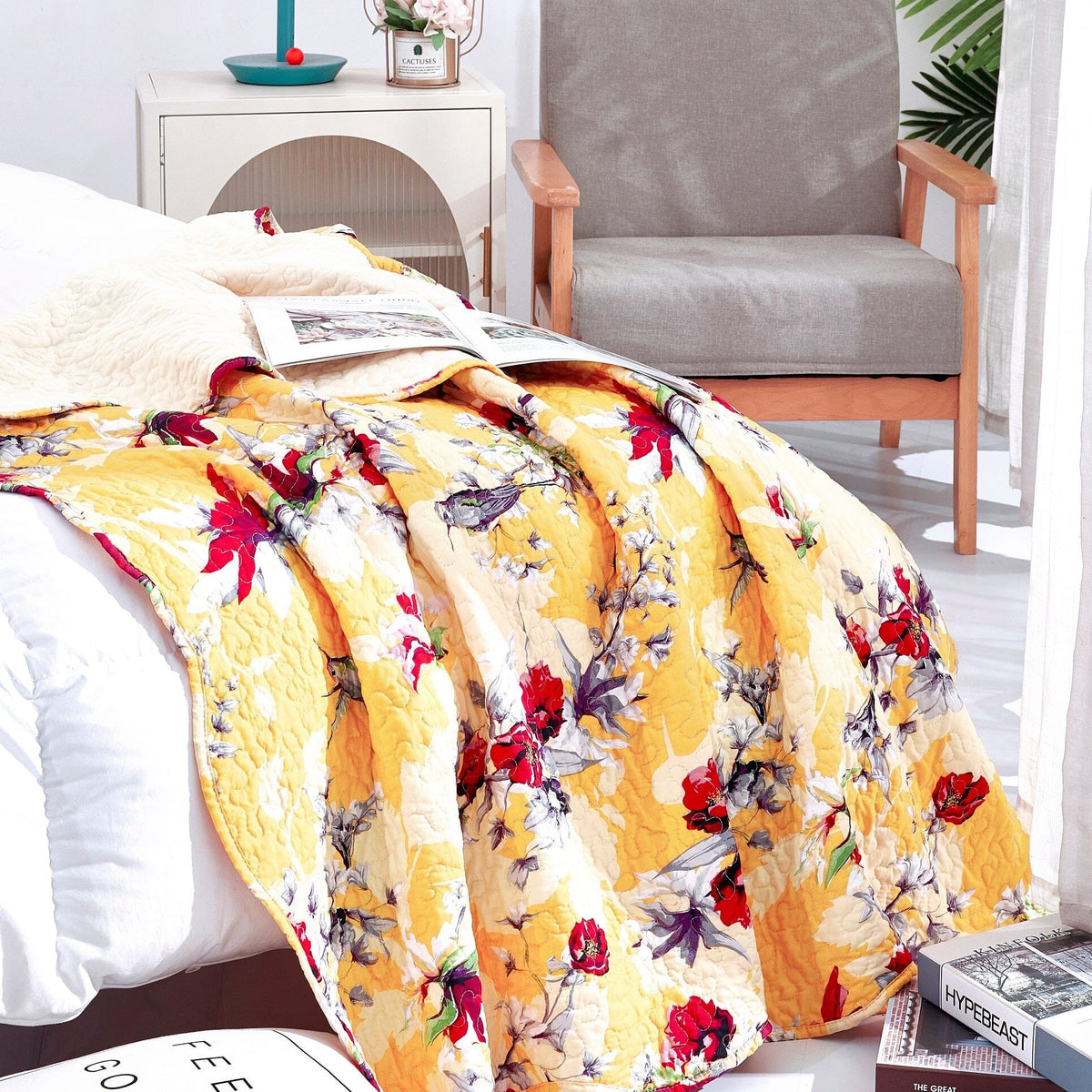 DaDa Yellow Hummingbird Quilted Throw – 50 x 60 in