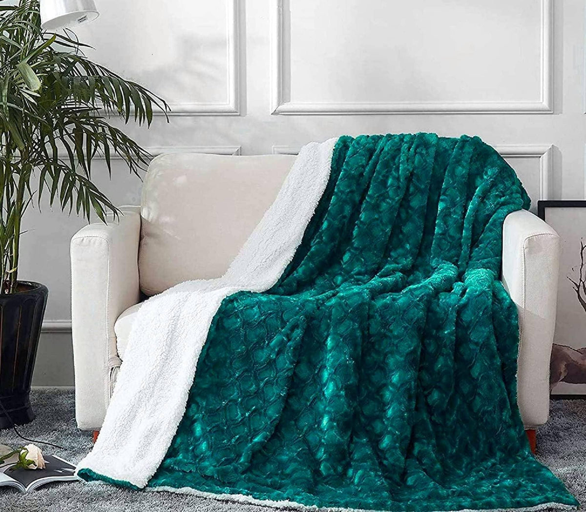DaDa Green & Blue Faux Fur Sherpa Throw Blanket