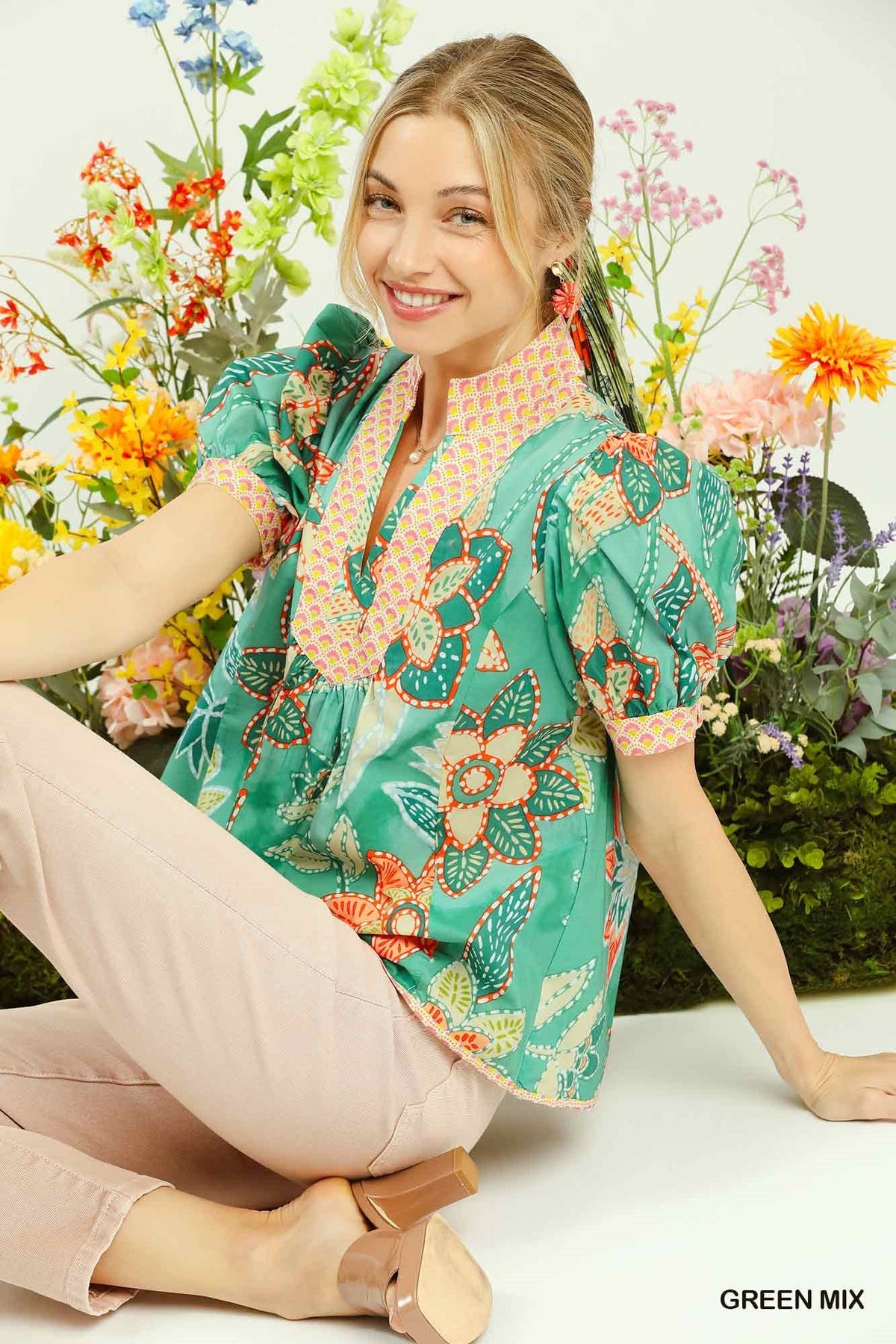Umgee Mixed Abstract Print Puff Sleeve Blouse in Green