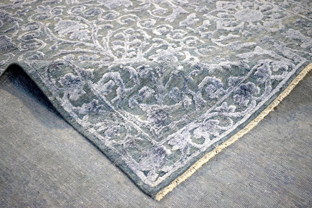 Modern Silver And Gray Hand Knotted Bamboo Silk 8x10 Area Rug