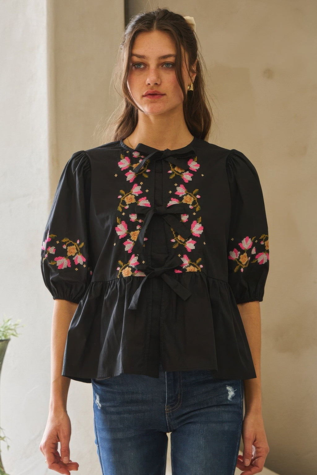 Poplin Front Ribbon Tie Blouse in Black