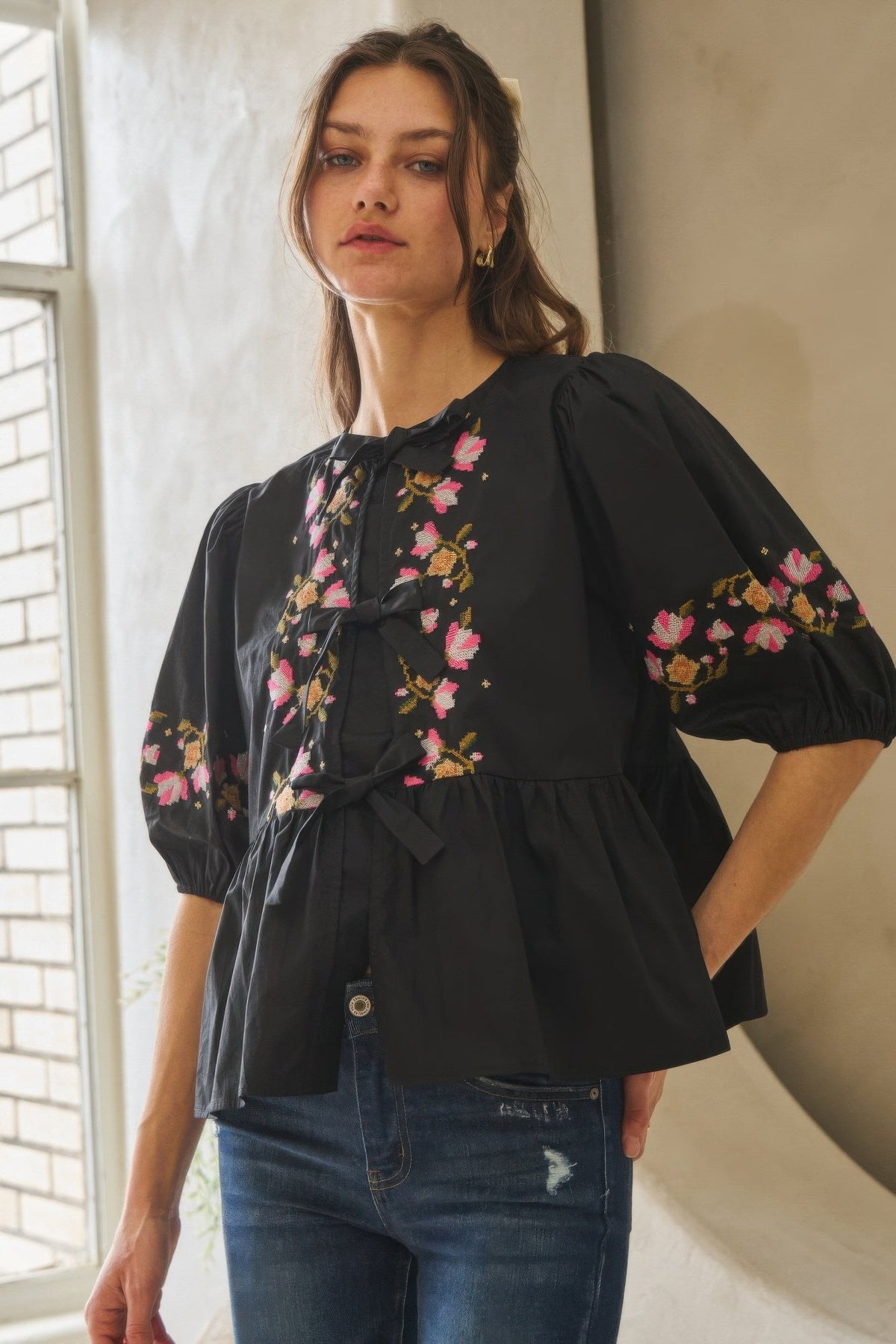 Poplin Front Ribbon Tie Blouse in Black