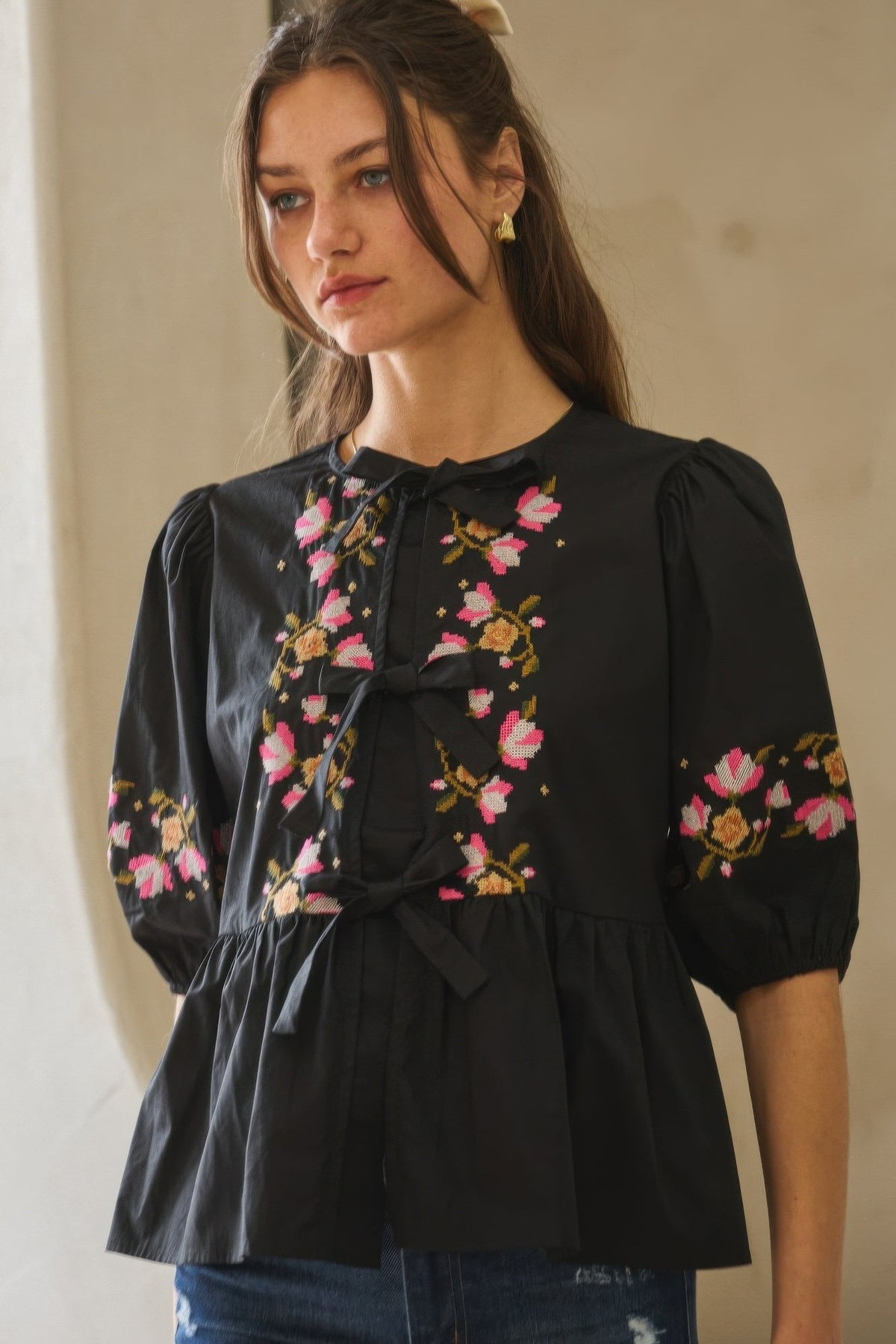 Poplin Front Ribbon Tie Blouse in Black