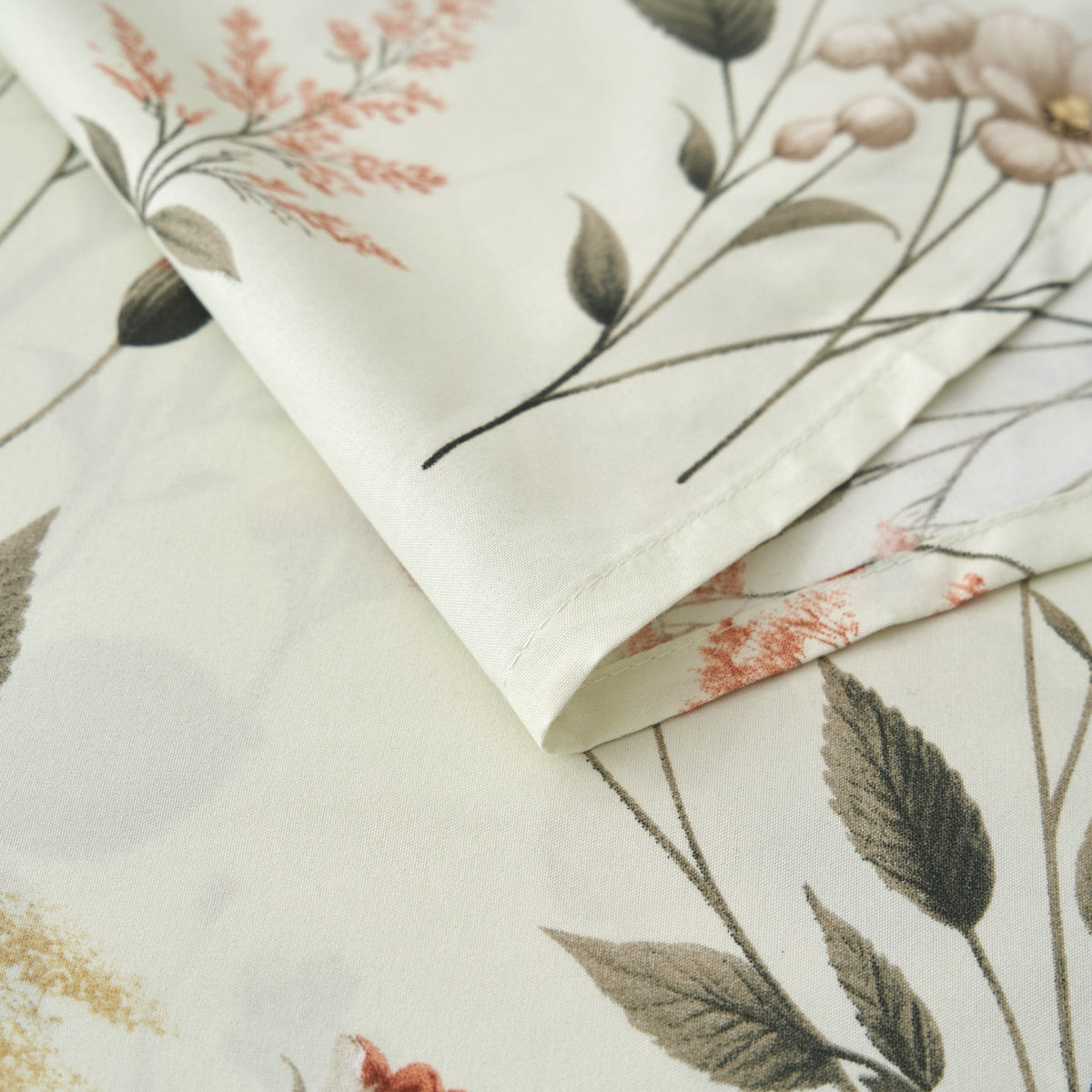 DaDalogy Enchanted Meadow Floral Bed-in-a-Bag Set