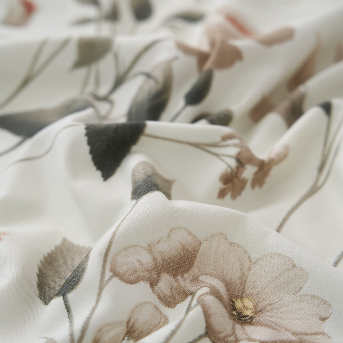 DaDalogy Enchanted Meadow Floral Bed-in-a-Bag Set