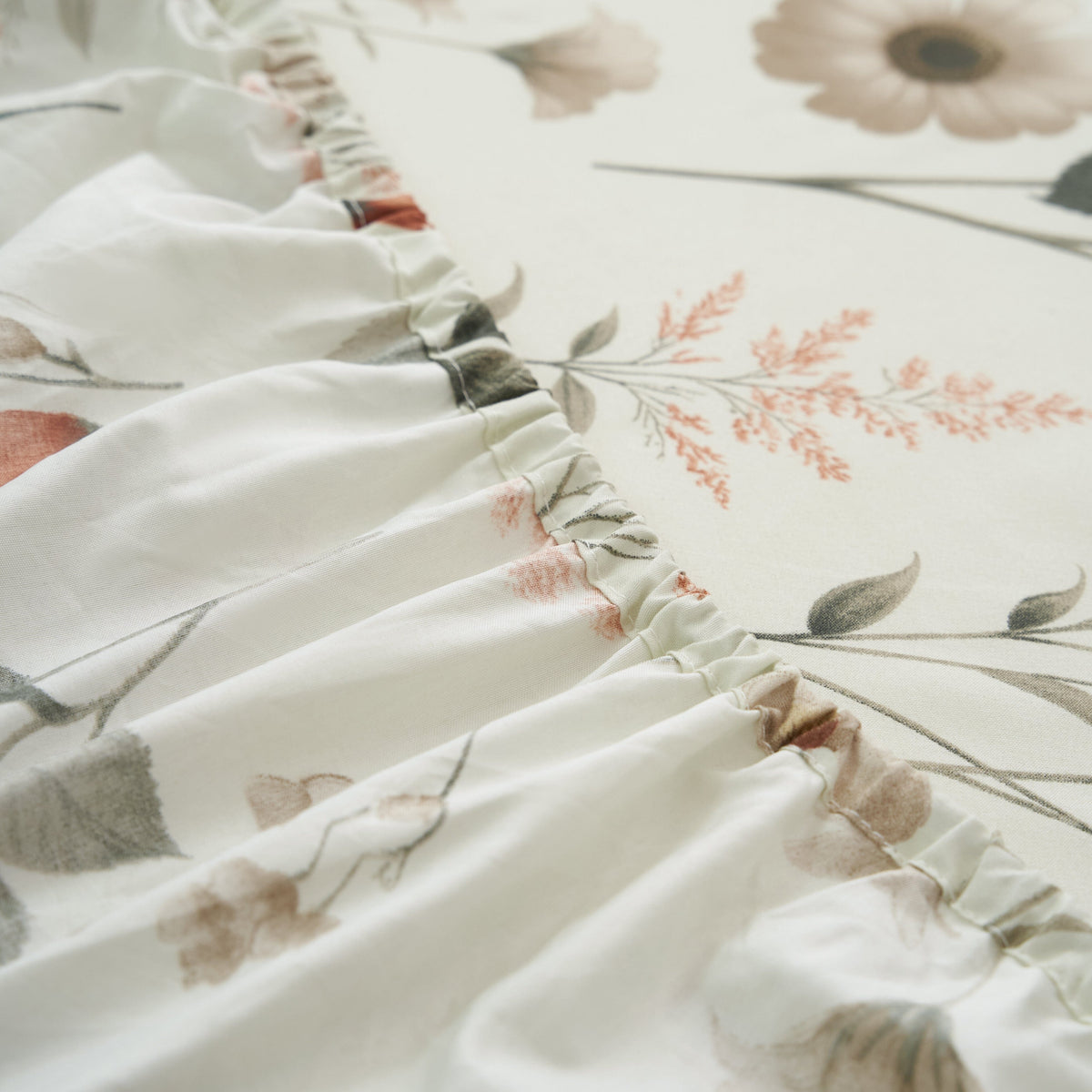 DaDalogy Enchanted Meadow Floral Bed-in-a-Bag Set
