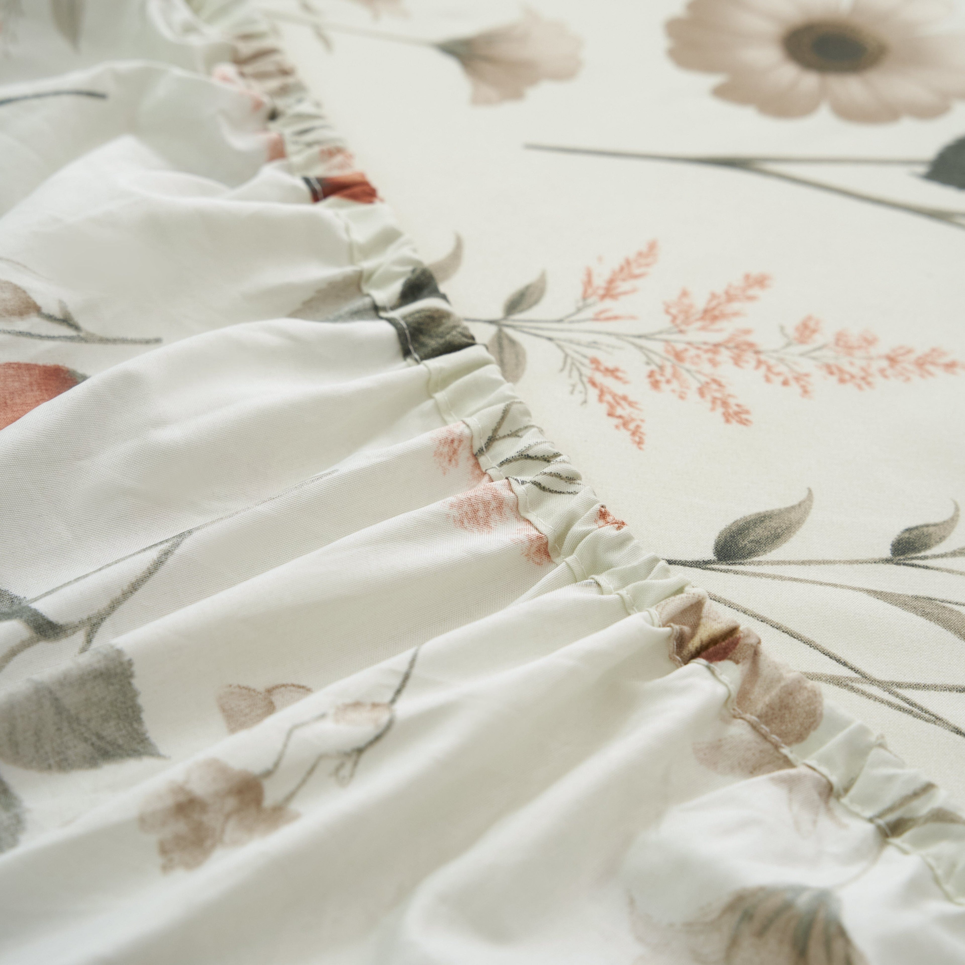 DaDalogy Enchanted Meadow Bed in a bag Set - Victoria Garden Delicate Floral Symphony in Beige, Rose, and Soft Green, Luxuriously Soft Quilted Set