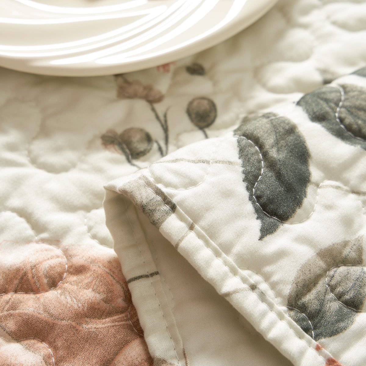 DaDalogy Enchanted Meadow Reversible Floral Table Runner