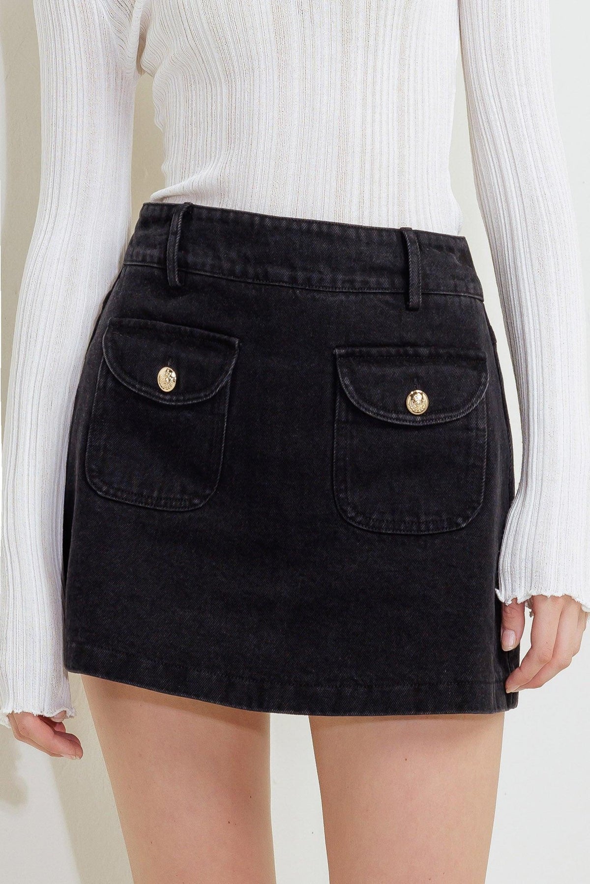 TAILORED FLOW BLACK WOVEN SKORT