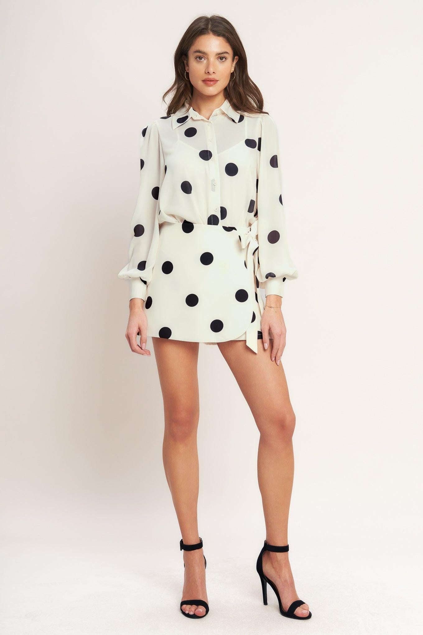 PLAYFUL CONFIDENCE WOVEN TOP