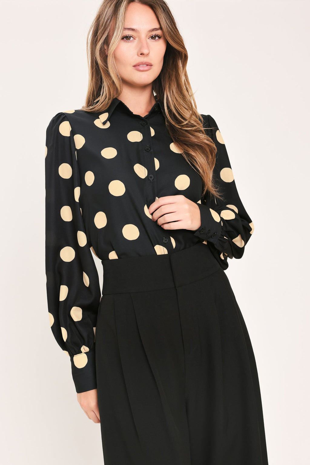 URBAN CIRCLES WOVEN TOP