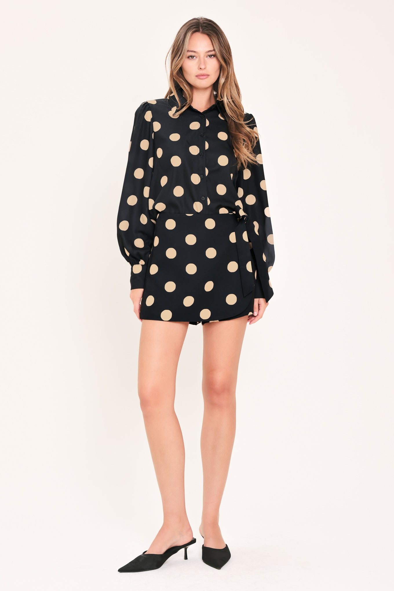 URBAN CIRCLES WOVEN TOP