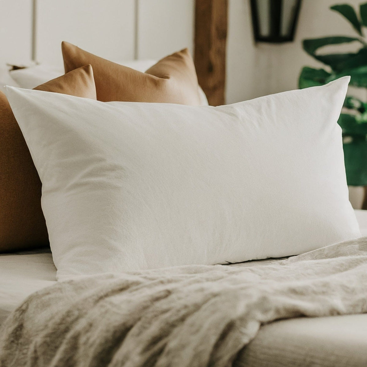 DaDa Polyester Pillow Insert – 20 x 28 in