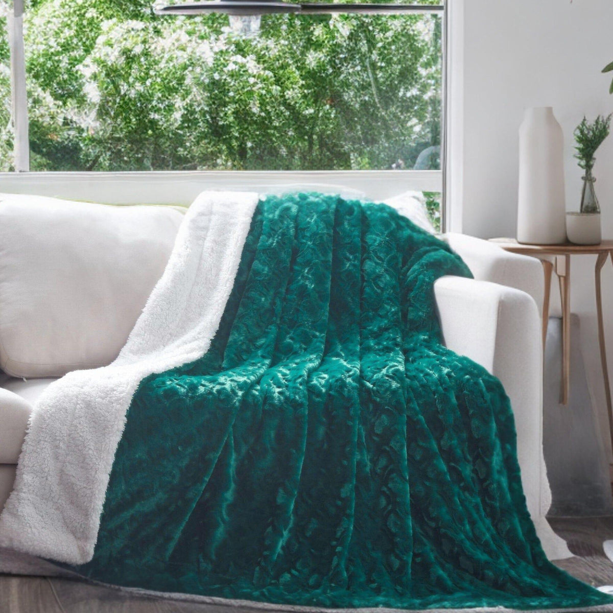 DaDa Green & Blue Faux Fur Sherpa Throw Blanket