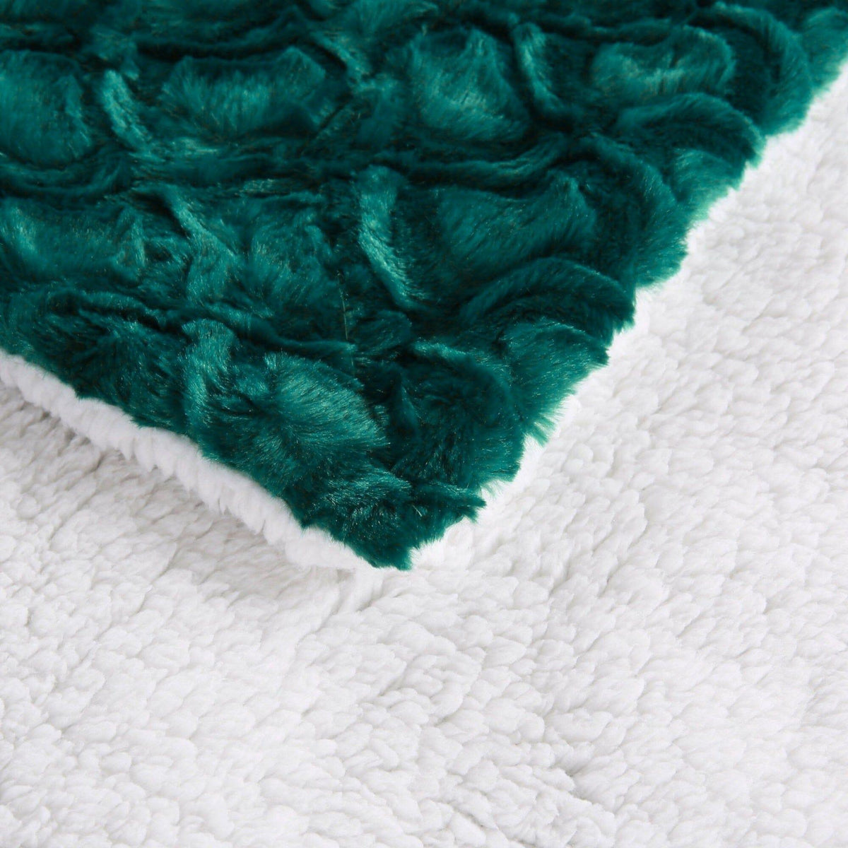 DaDa Green & Blue Faux Fur Sherpa Throw Blanket