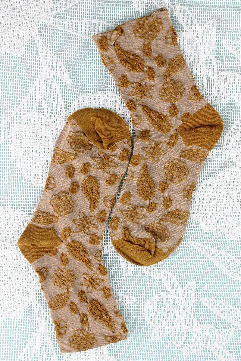 Cashew-Print Socks – Lightweight & Breathable Comfort 🌰🧦