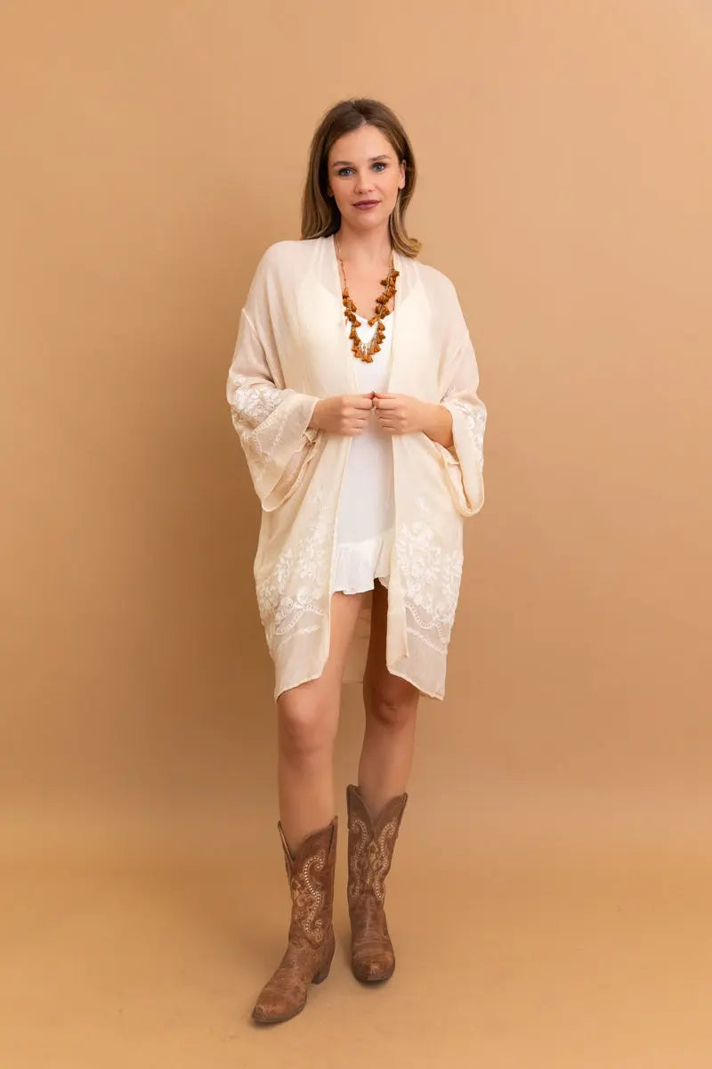 Stylish Blossom Breeze Kimono – Feminine and Trendy