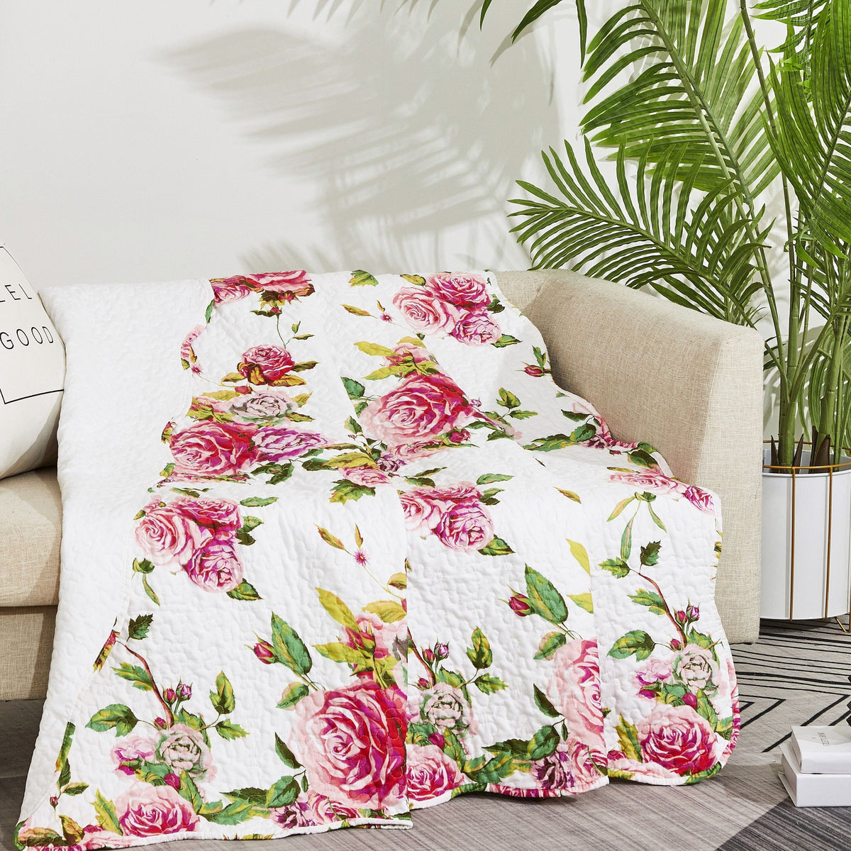 DaDa Romantic Roses Quilted Throw Blanket – 50 x 60 in