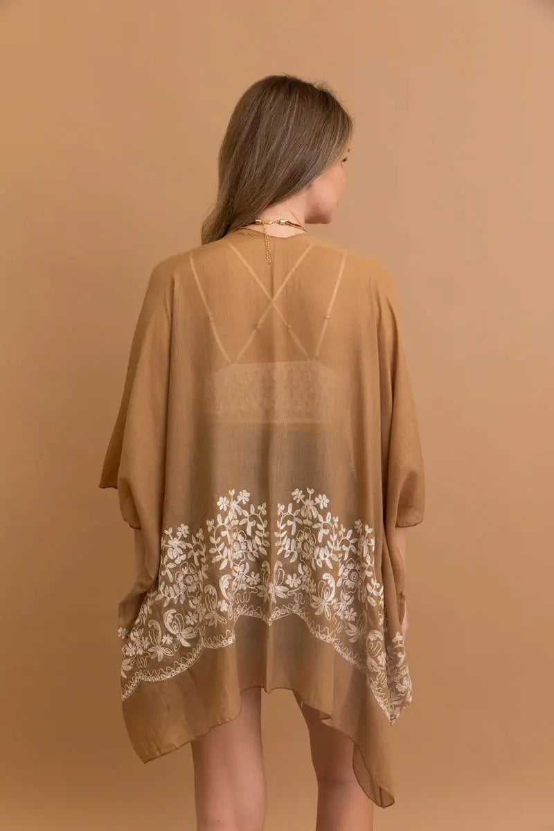 Enchanted Bloom Kimono – Floral Elegance in Every Detail