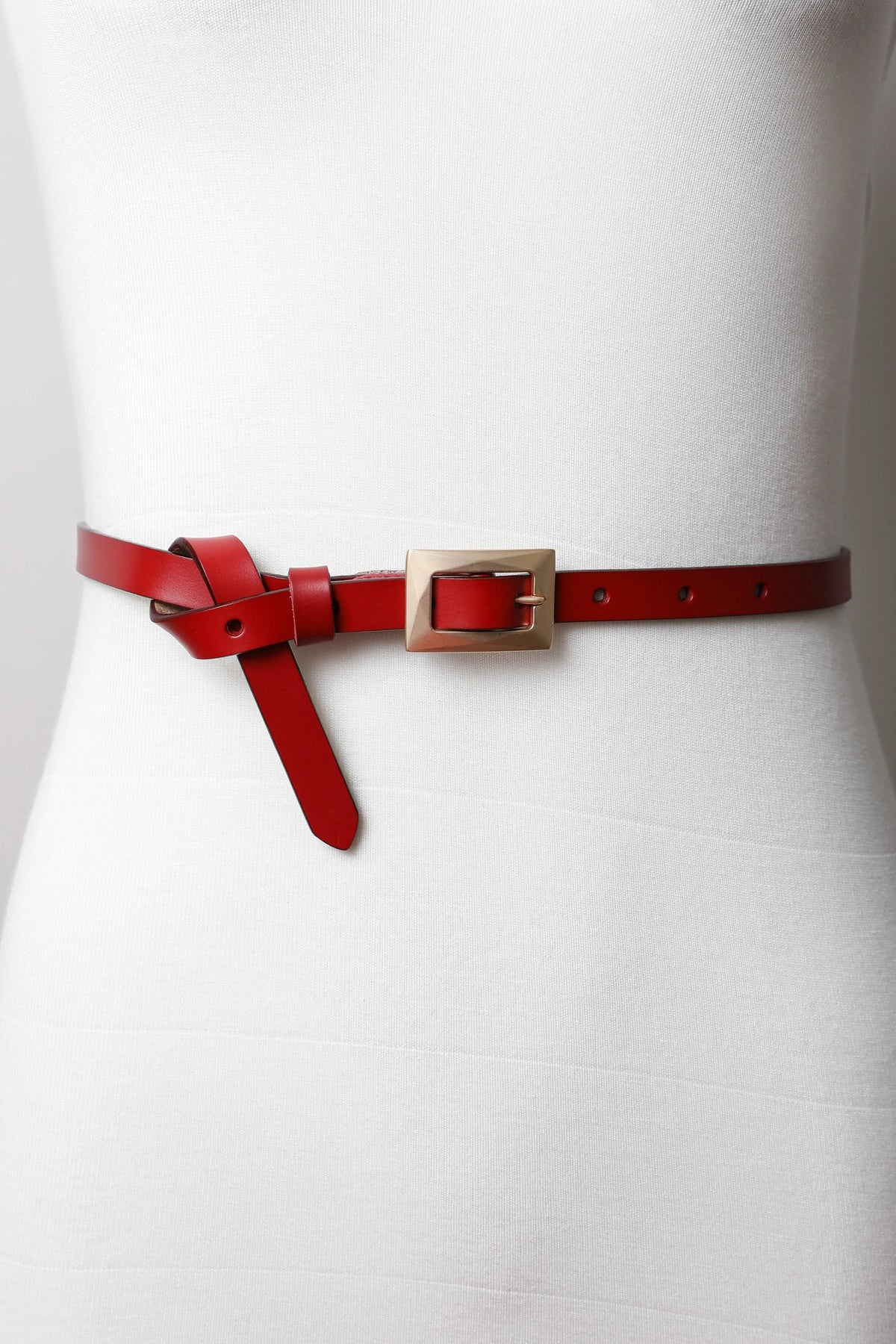 Gold Buckle Skinny Belt – Chic and Elegant