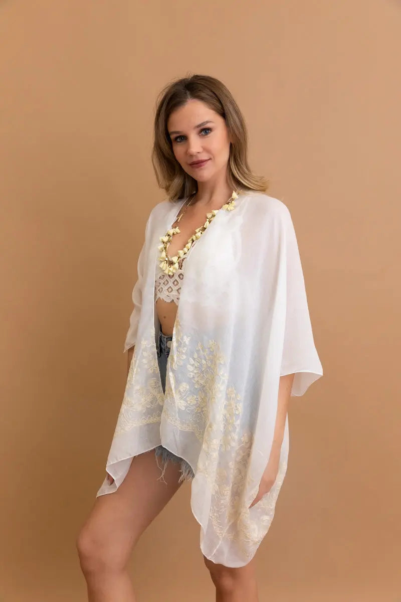 Enchanted Bloom Kimono – Floral Elegance in Every Detail
