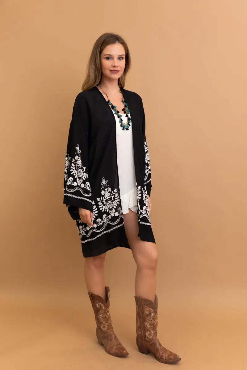 Stylish Blossom Breeze Kimono – Feminine and Trendy