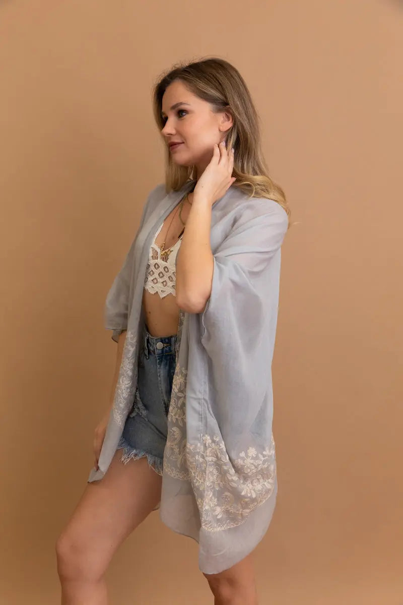 Enchanted Bloom Kimono – Floral Elegance in Every Detail