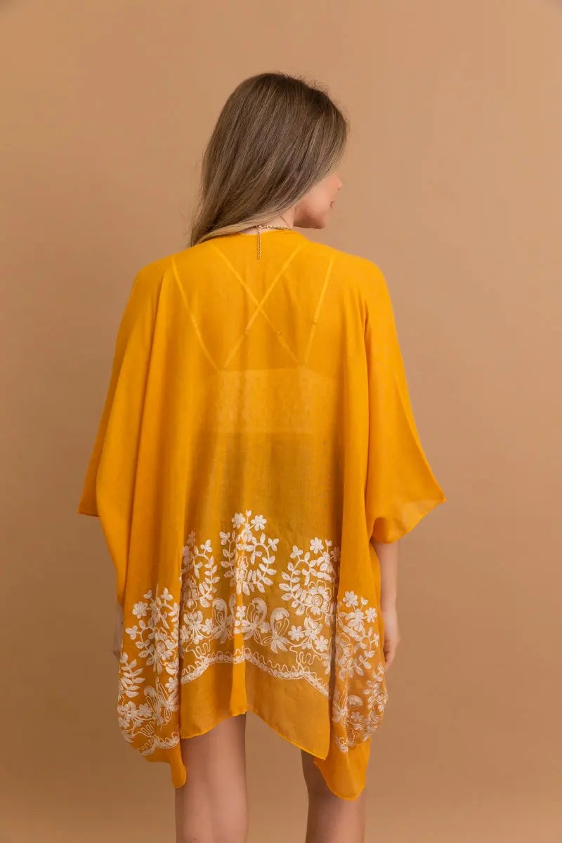 Enchanted Bloom Kimono – Floral Elegance in Every Detail