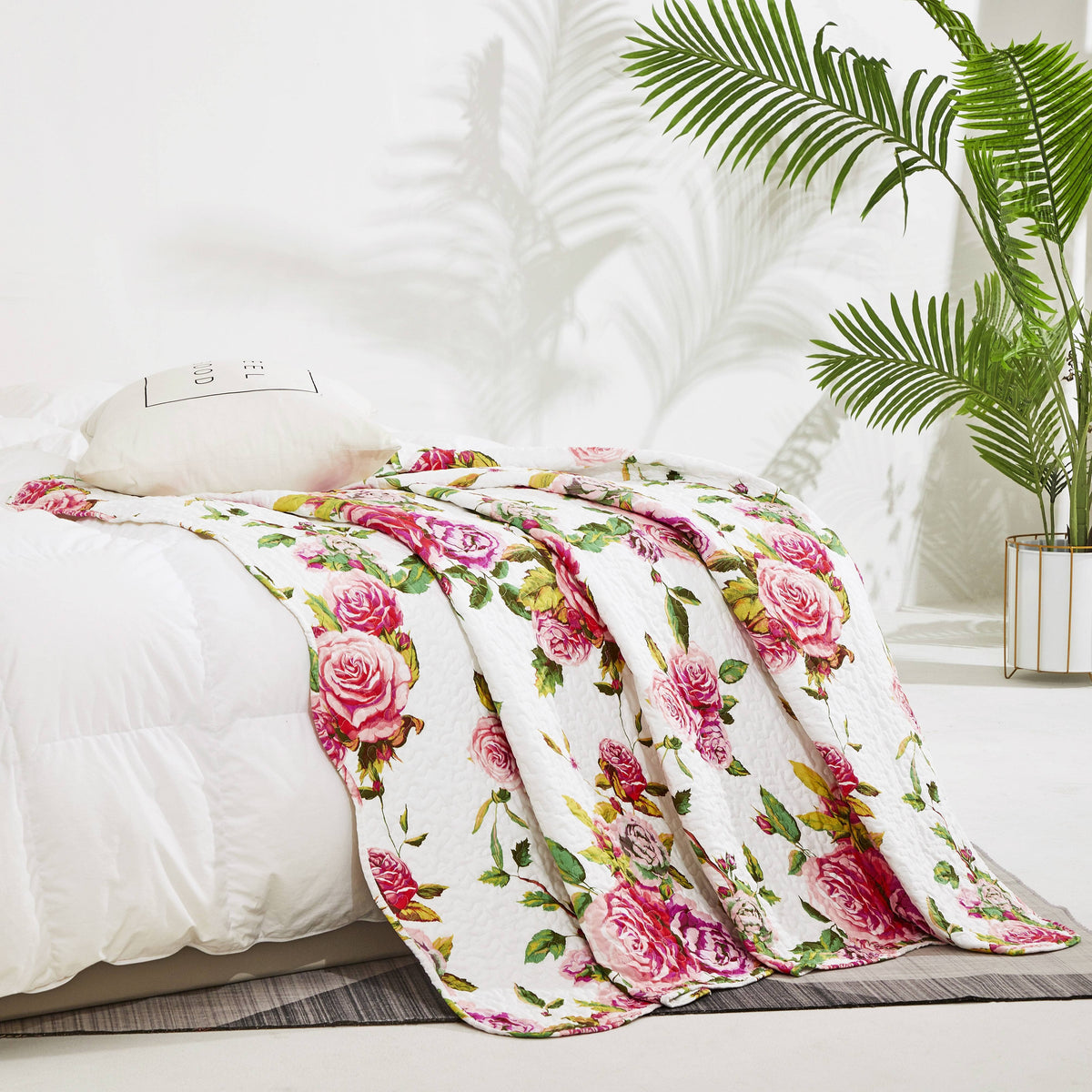 DaDa Romantic Roses Quilted Throw Blanket – 50 x 60 in