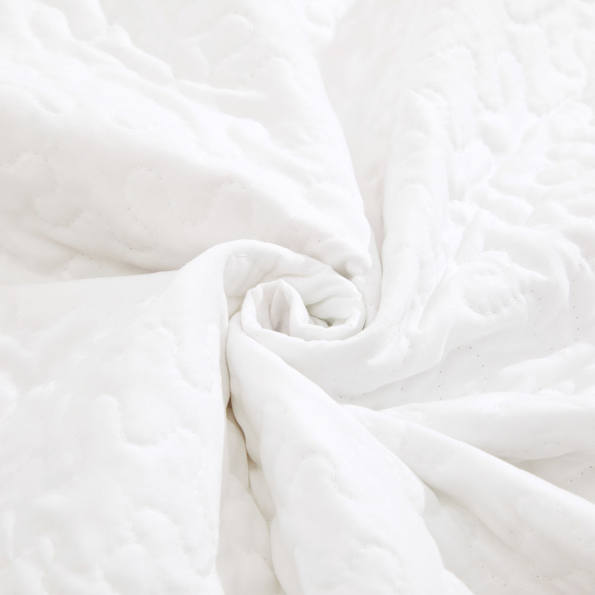 DaDa Romantic Roses Quilted Throw Blanket – 50 x 60 in